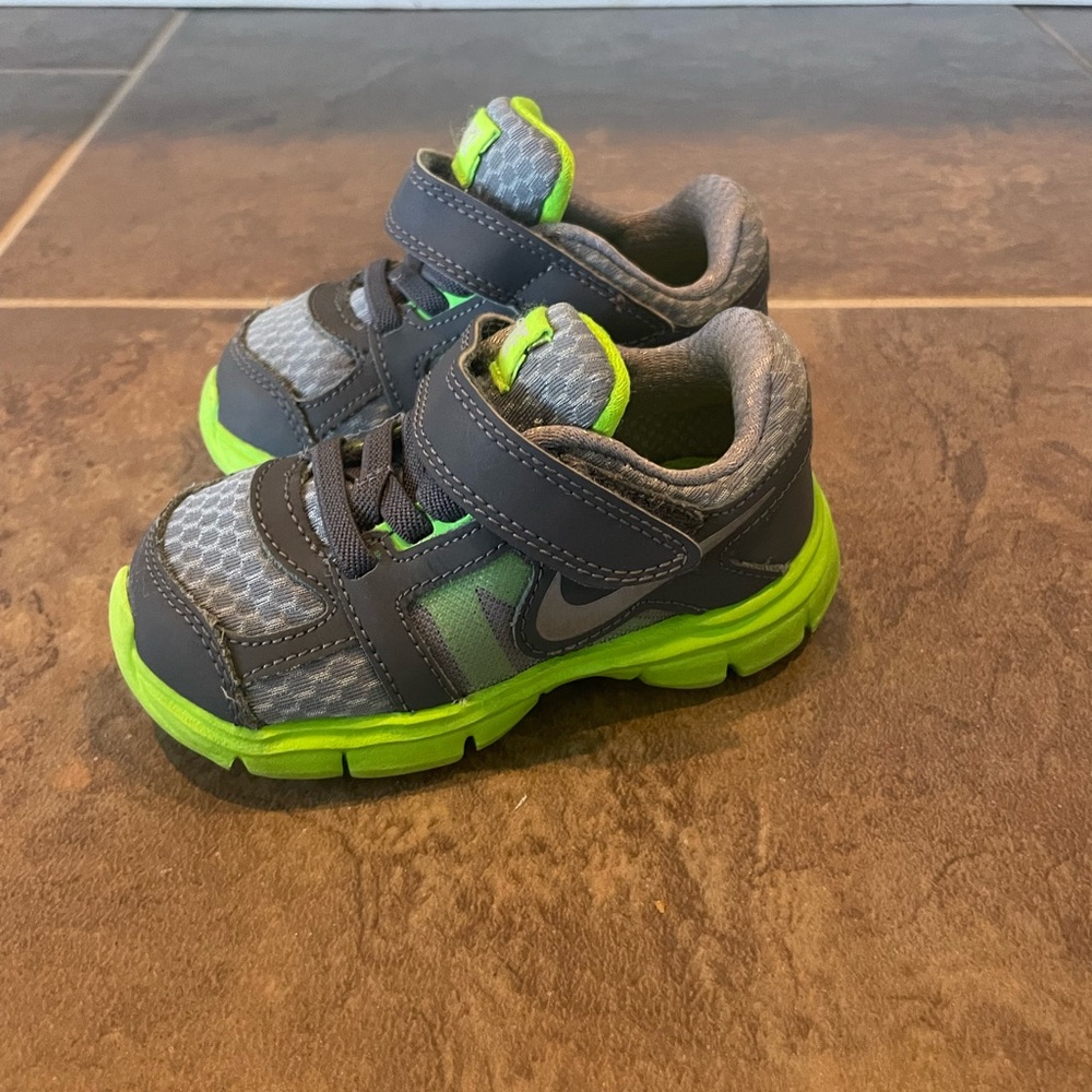Price reduced Nike toddler shoes - green and gray